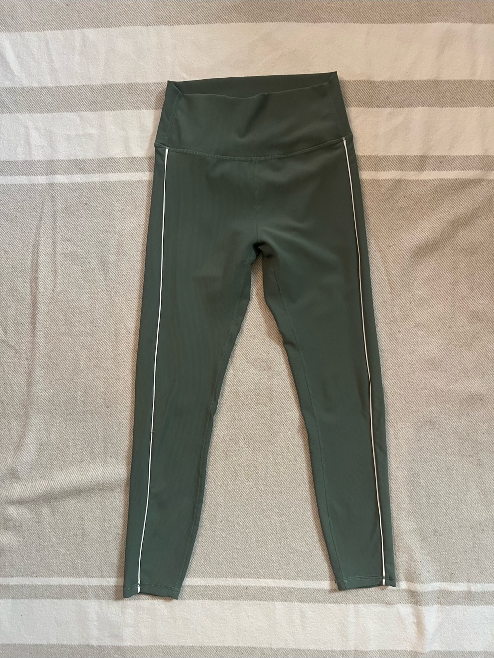 WILO High-Rise Green Athletic Leggings with Side Piping